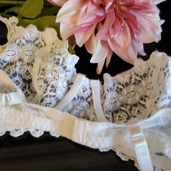💗 VICTORIA'S SECRET White Lace Unlined Bra 💗 - Picture 8 of 8